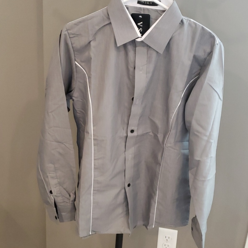 Mens shirt. Gray and white. New. Size Asian XL.